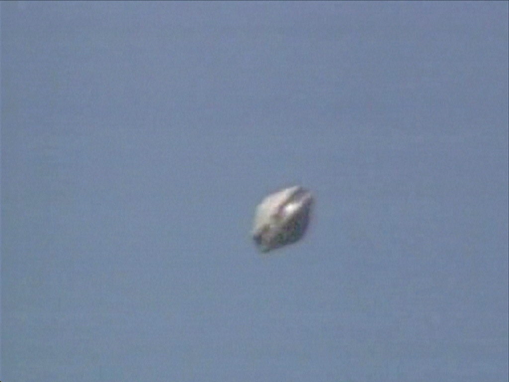 Imagen de la caída y el rescate de la sonda ‘Génesis’ de la NASA. Foto: NASA TV.
