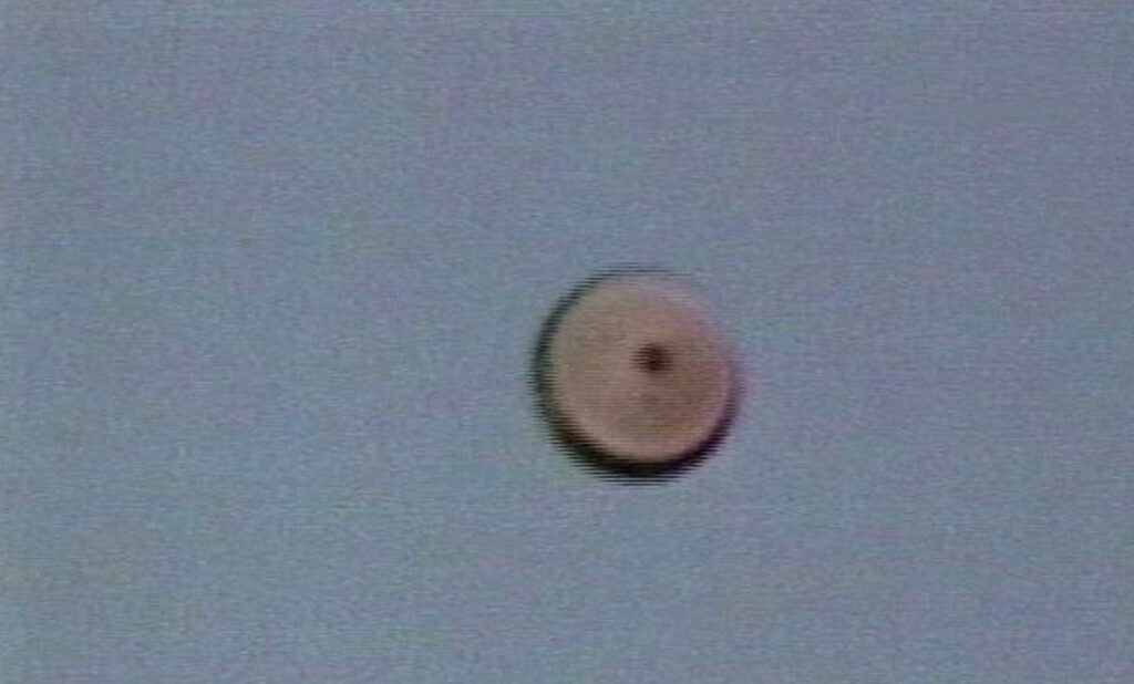 Imagen de la caída y el rescate de la sonda ‘Génesis’ de la NASA. Foto: NASA TV.