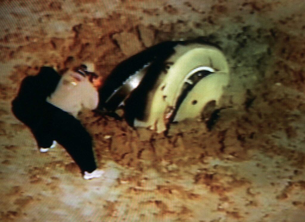 Imagen de la caída y el rescate de la sonda ‘Génesis’ de la NASA. Foto: NASA TV.