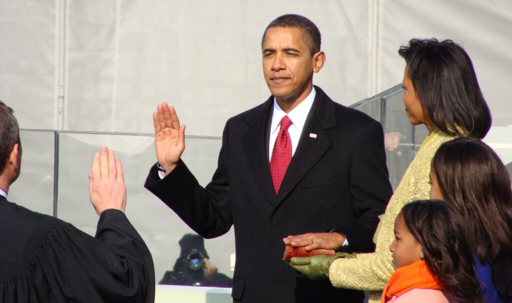 Barack Obama jura sobre la Biblia el cargo de presidente de Estados Unidos. Foto: Bart Stupak.
