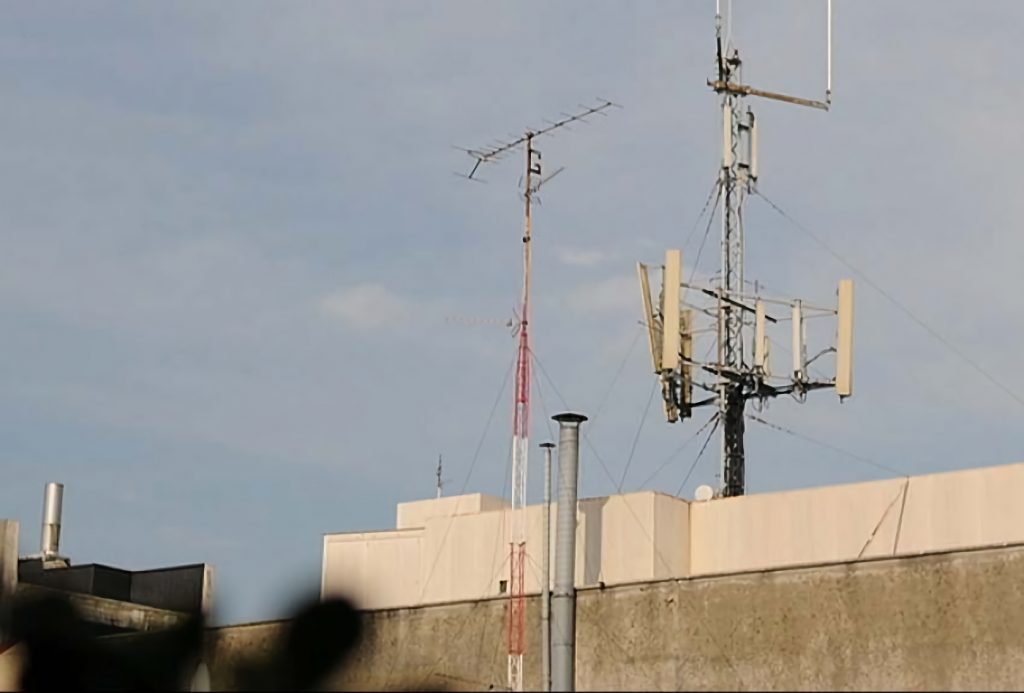 Antenas de telefonía móvil.