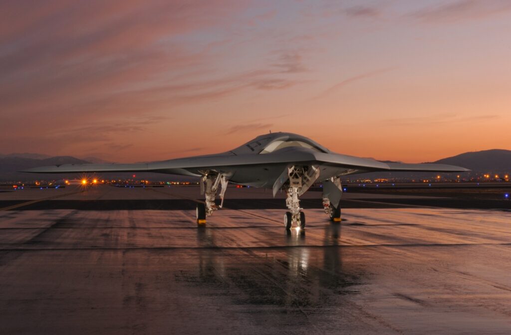 Un Northrop Grumman X-47B, en la Planta 42 de la Fuerza Aérea de Estados Unidos, en Palmdale (California). Foto: Robert Sullivan.