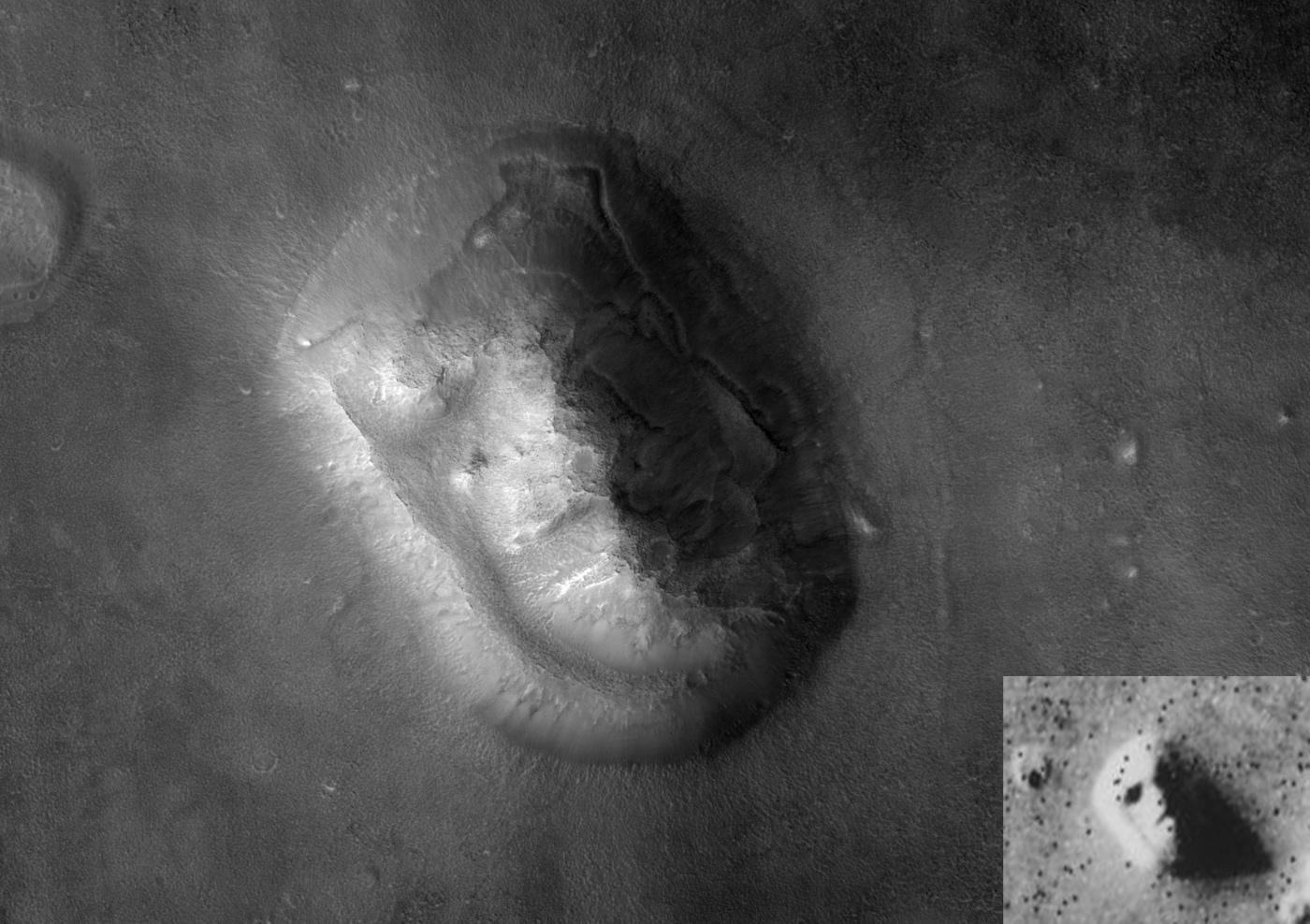 La cara de Marte, fotografiada por la 'Mars Reconnaissance Orbiter' en abril de 2007 y por la 'Viking 1' en 1976. Foto: NASA.