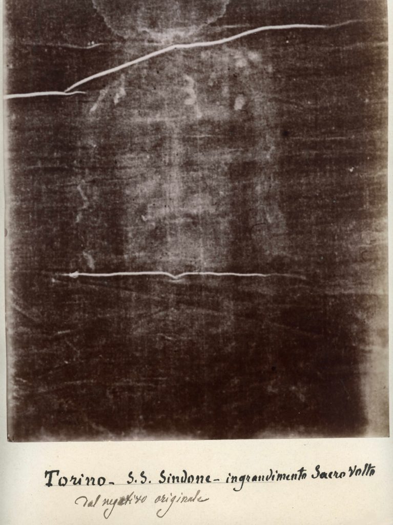 El rostro del hombre de la sábana santa, en una foto sacada por Secondo Pia en 1898. Foto: Museo del Elíseo (Lausana).