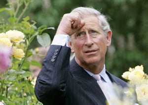 Carlos de Inglaterra, en una visita a un eco centro en Londres. Foto: Reuters.