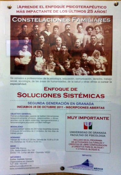 Cartel del curso de constelaciones familiares de la Universidad de Granada. Foto: Granada Laica.