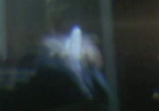 Fotografía de supuestos fantasmas copulando tomada por una niña de 4 años en Ohio. Foto: Fox 8 Cleveland.