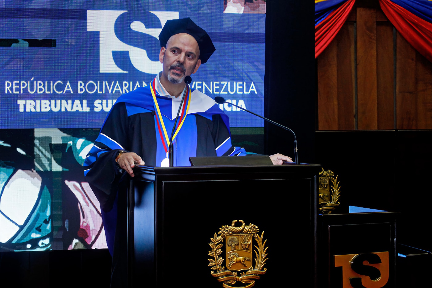 Daniel Estulin, durante una conferencia sobre e el Nuevo Orden Mundial en el Tribunal Supremo de Venezuela. Foto: Goharrison.