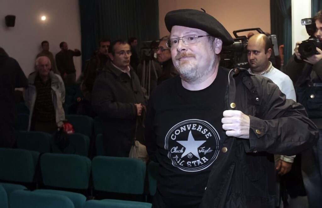 Eliseo Gil, ayer, en la rueda de prensa. Foto: Rafa Gutiérrez.