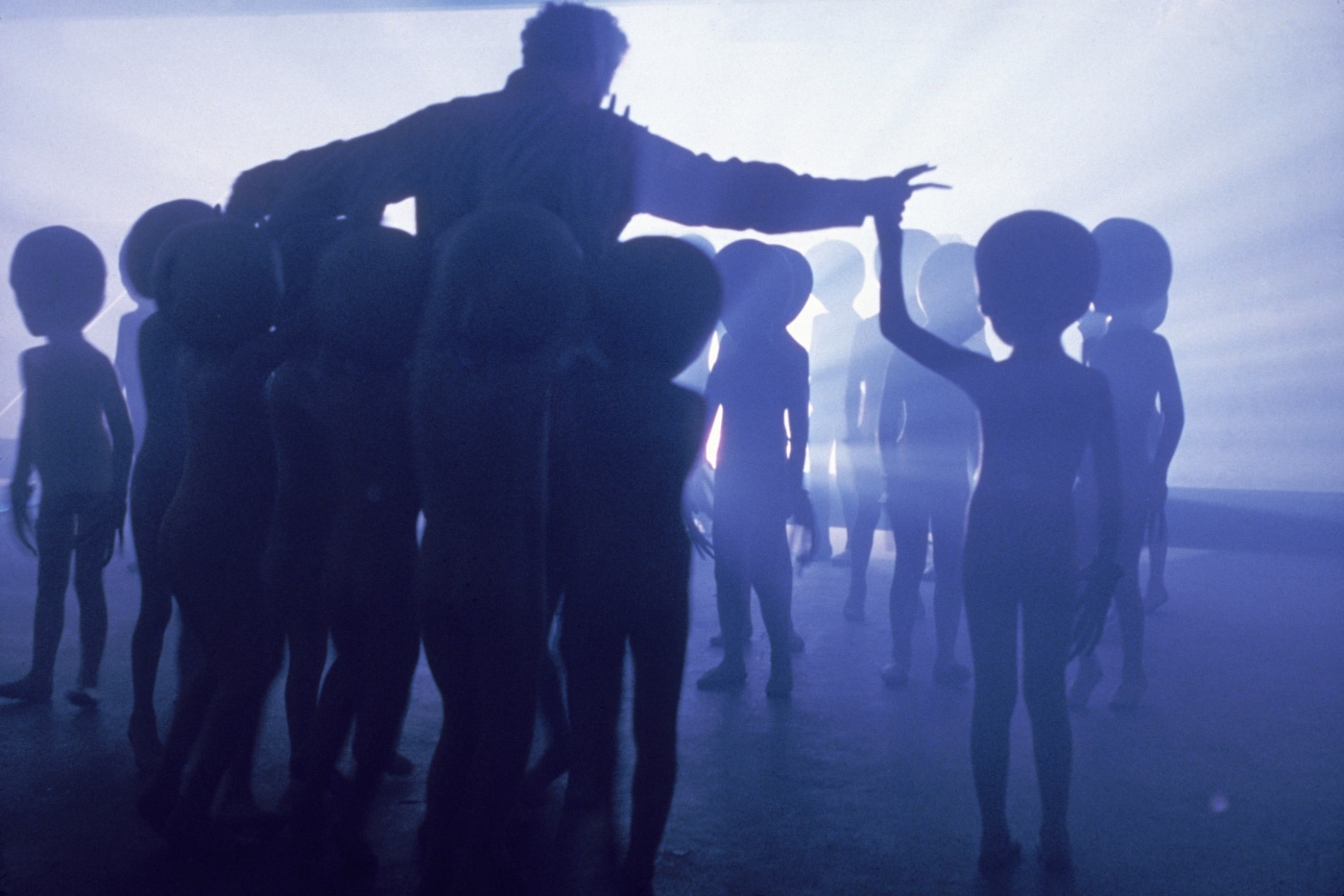 Roy Neary, rodeado por los extraterrestres en 'Encuentros en la tercera fase'.