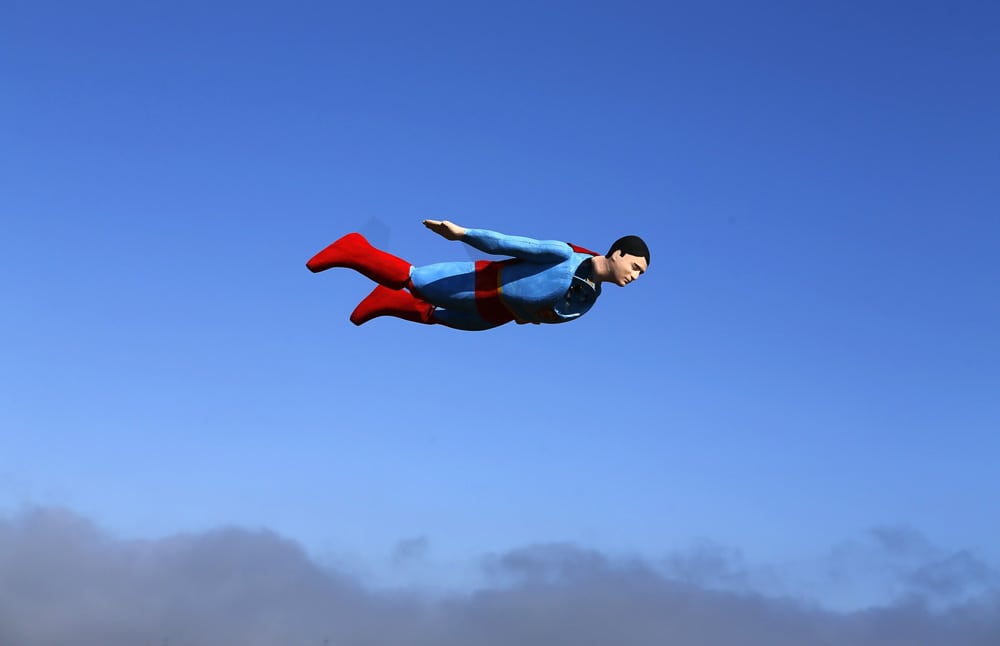 Superman, en pleno vuelo. Foto: Reuters.