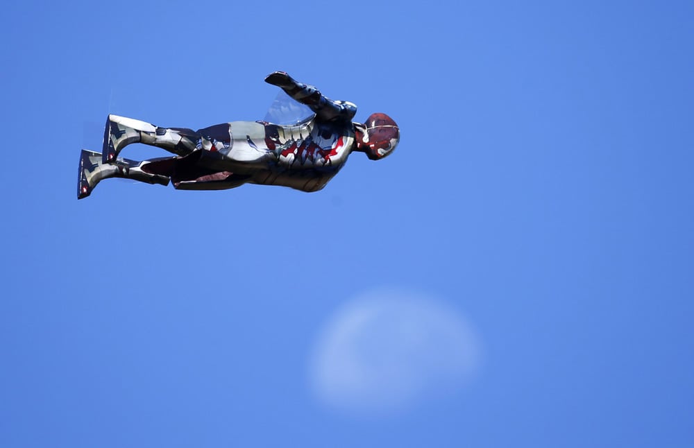 Iron Man, en el aire. Foto: Reuters.