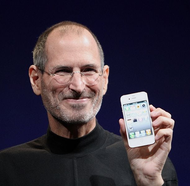Steve Jobs, durante la presentación del iPhone 4 blanco el 8 de junio de 2010. Foto: Matt Yohe.