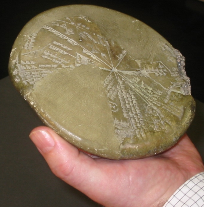 La tablilla cuneiforme conocida como 'El Planisferio'. Foto: Universidad de Bristol.