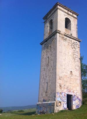 La torre de San Miguel, en Ochate. Foto: L.A. Gámez.