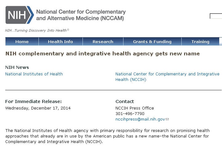 El anuncio de camcio de nombre del centro para las medicinas alternativas de los NIH.
