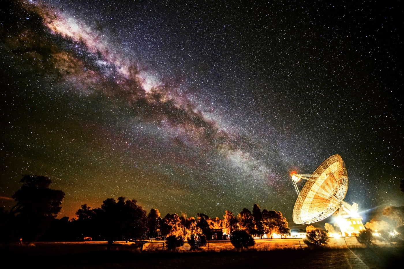 El radiotelescopio australiano de CSIRO Parkes, dedicado a la búsqueda de vida extraterrestre. Foto: Wayne England.