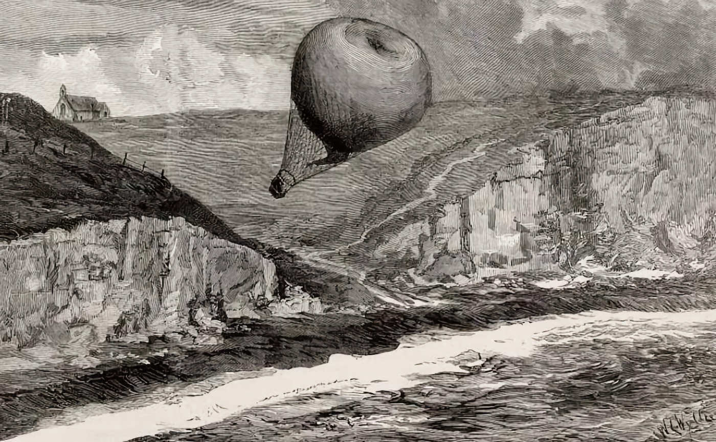 El 'Saladin', con Walter Powell en la barquilla, se adentra en el canal de la Mancha tras haber tocado tierra bruscamente en los acantilados de Bridport.