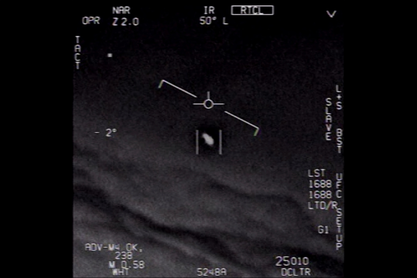 Ovni grabado por un F-18 del 'USS Theodore Roosevelt' en la Costa Este en enero de 2015. Foto: Departamento de Defensa de Estados Unidos.