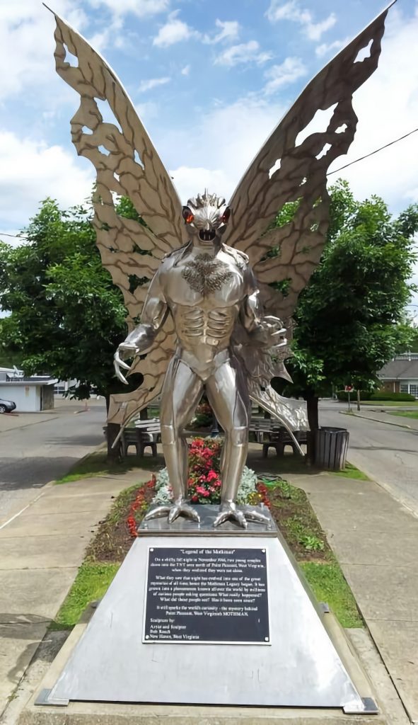 Estatua del hombre polilla en Point Pleasant.