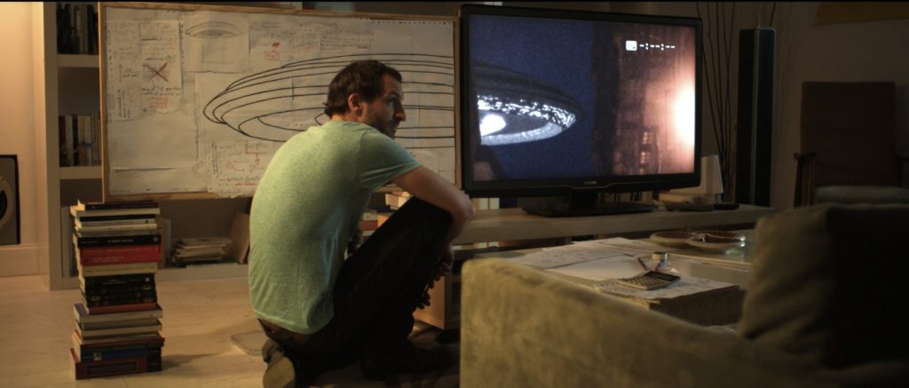 Julián Villagrán, en un fotograma de 'Extraterrestre', película de Nacho Vigalondo