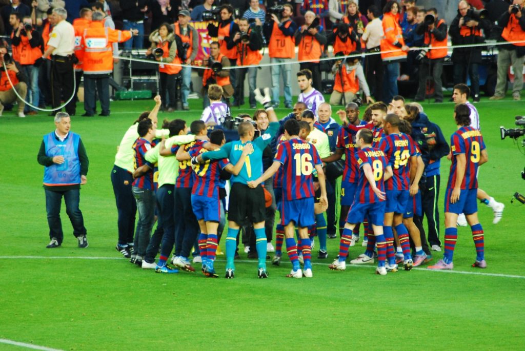 Los jugadores del FC Barcelona celebran la obtención del titulo liguero de la temporada 2009-2010. Foto: Osmar.