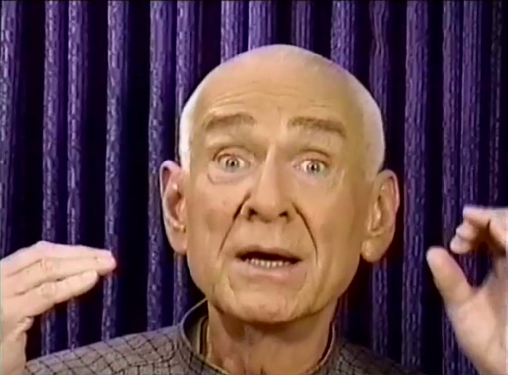 Marshall Applewhite, líder de la secta Puerta del Cielo, en un vídeo promocional.