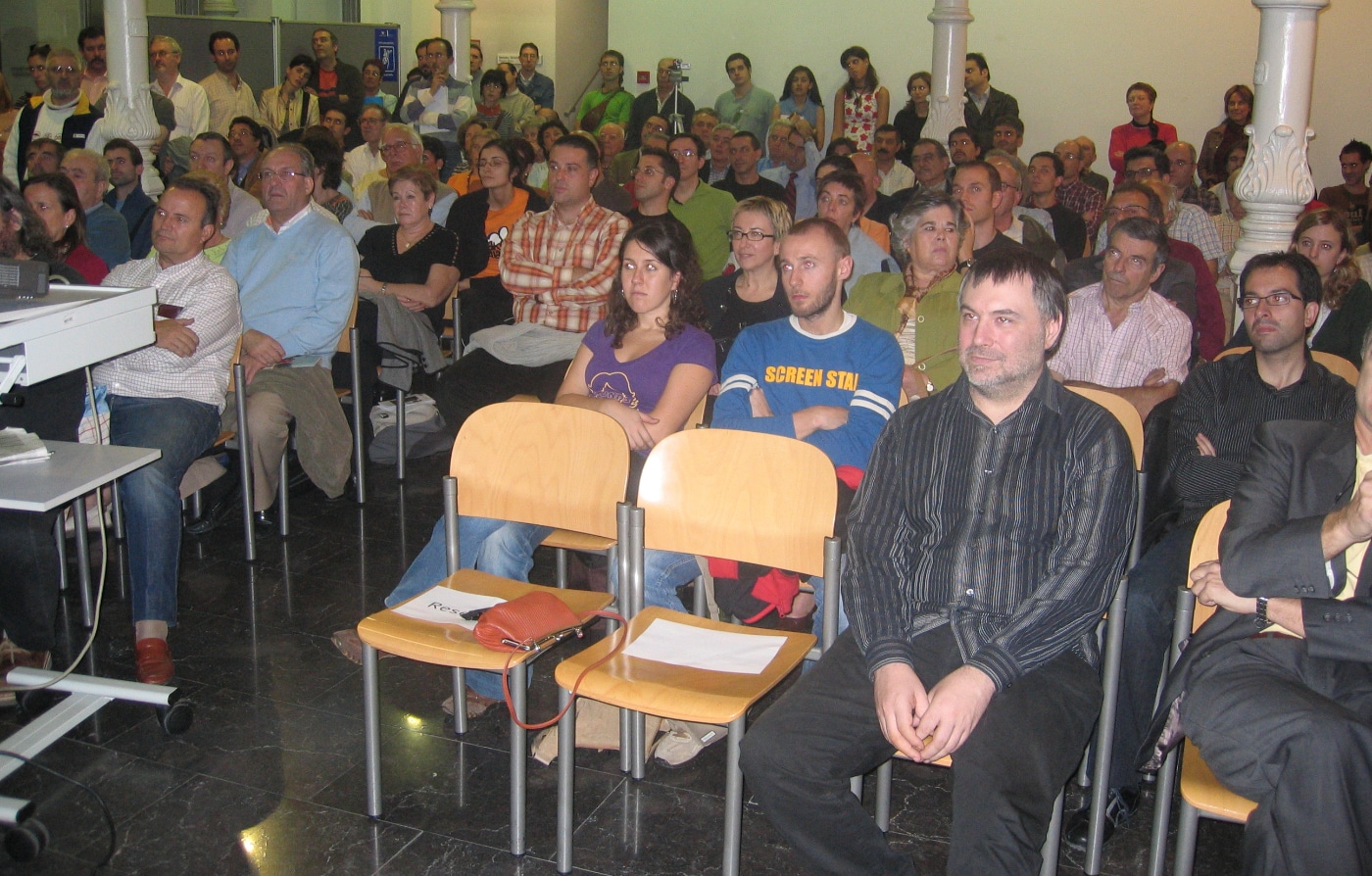 Llenazo escéptico en Bilbao