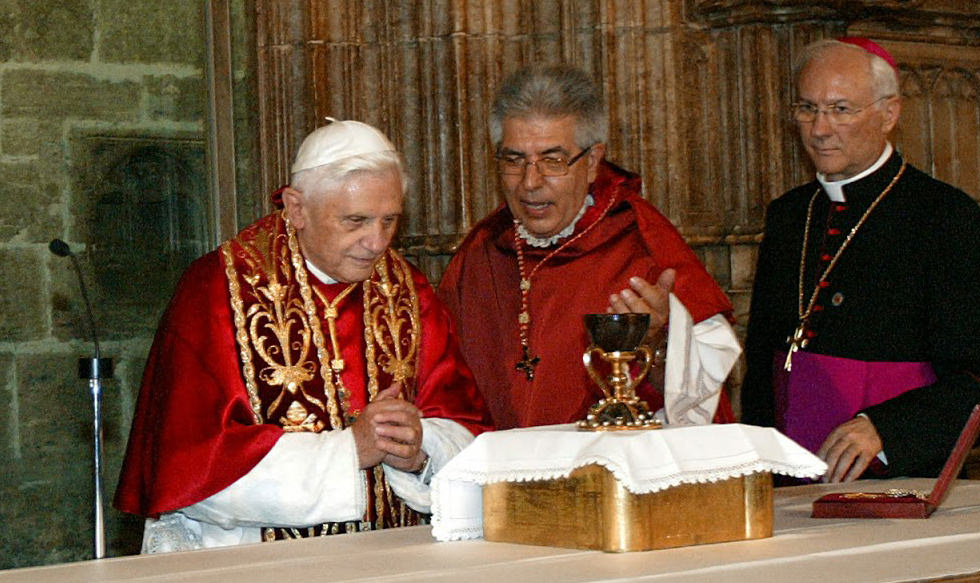 El Papa y el Santo Grial