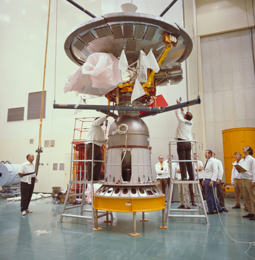 La 'Pioneer 10', poco antes del lanzamiento. Foto: NASA.