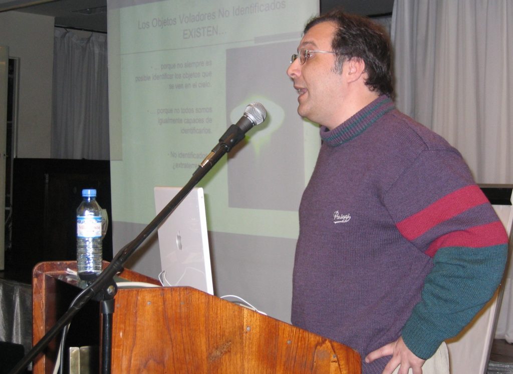 Alejandro Agostinelli, durante su exposición. Foto: L.A. Gámez.