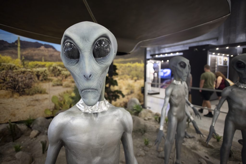 Grupo de grises del Museo Ovni de Roswell. Foto: Watts.