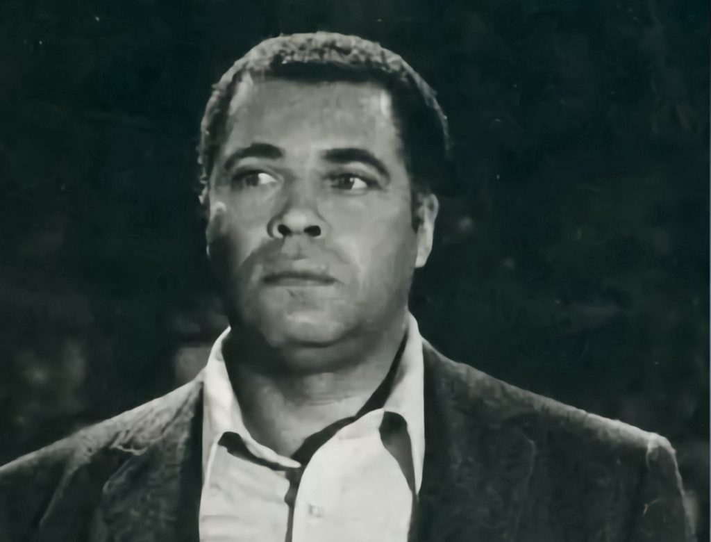 James Earl Jones como Barney Hill, en 'The UFO incident' (1975).