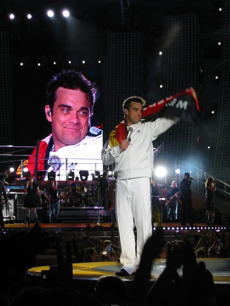 Robbie Williams, en concierto. Foto: gwelt.