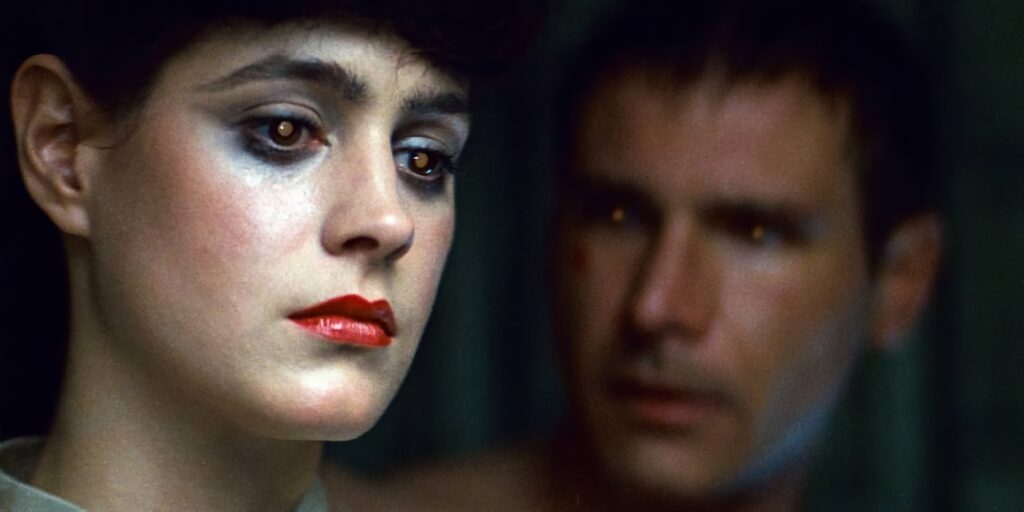 A los replicantes de 'Blade runner', como Rachael y Deckard, sus fabricantes les implantan recuerdos para que se sientan humanos.