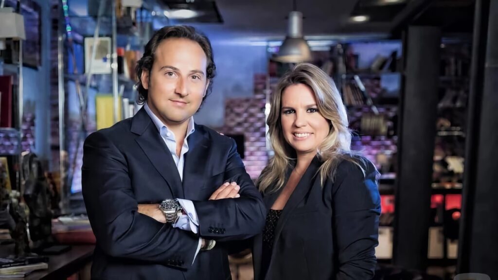 Iker Jiménez y Carmen Porter, en el plató de 'Cuarto milenio'. Foto: Cuatro.