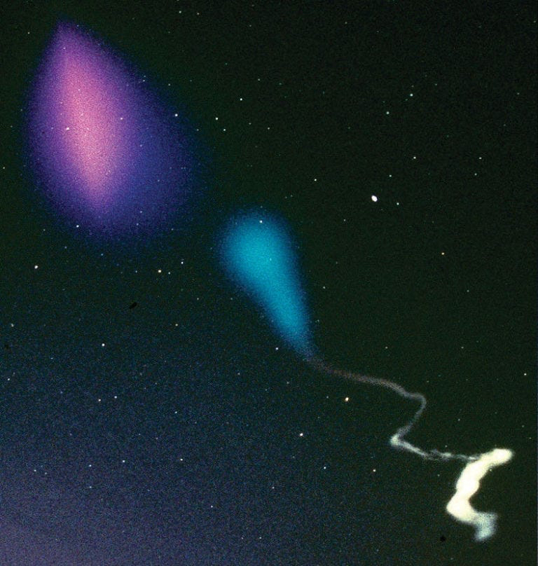 Nubes artificiales para la investigación atmosférica creadas por cohetes de la NASA. Foto: NASA.