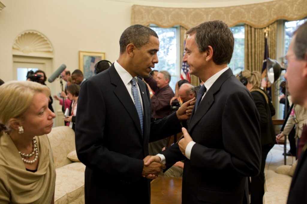 Barack Obama y José Luis Rodríguez Zapatero, en el Despacho Oval el 13 de octubre de 2009. Foto: Administración Nacional de Archivos y Registros de Estados Unidos.